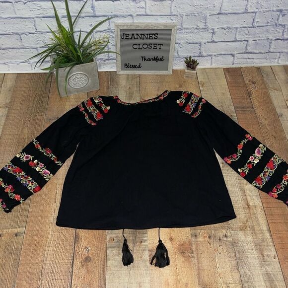 Velzera large embroidered floral top Nwt - Picture 5 of 13